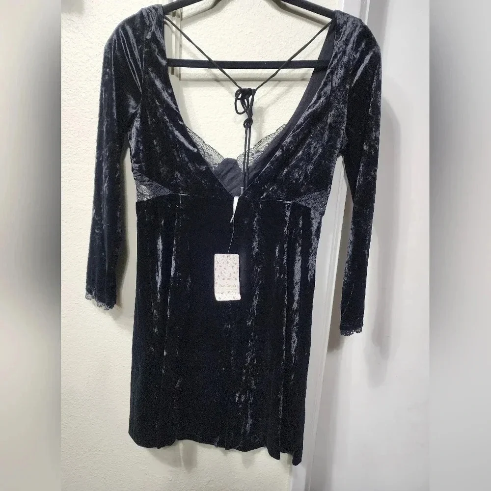 Free People Kat Velvet Mini Black Dress NWT Size XS Goth Dark Romantic - Picture 3 of 8